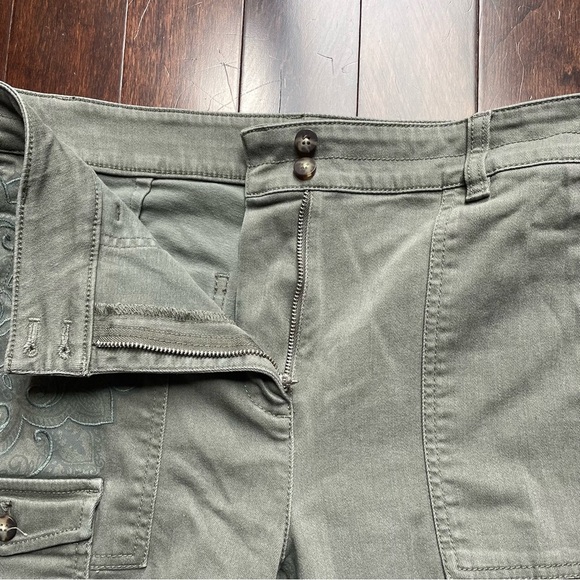 J. Jill Floral Embroidered Pants Womens size 10 Green Cotton Stretch - Picture 6 of 8